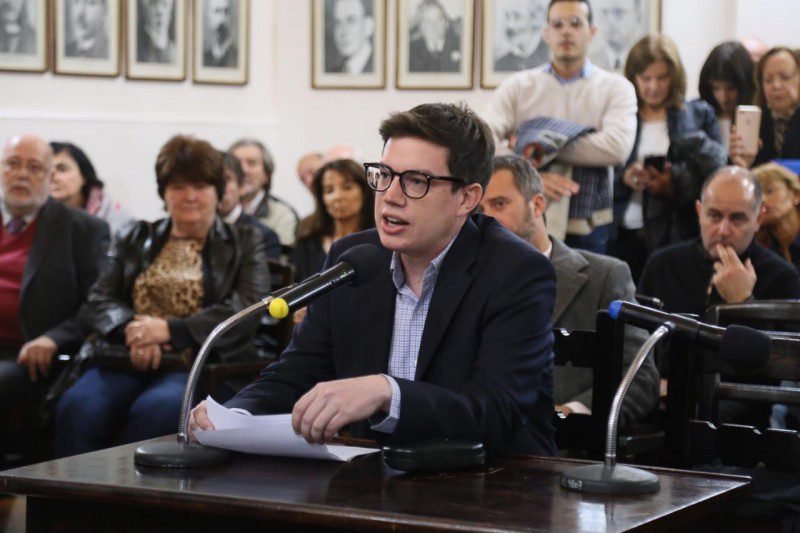 Los radicales furiosos con un ex lilito que trató a Alfonsín de golpista para fascinar a Milei