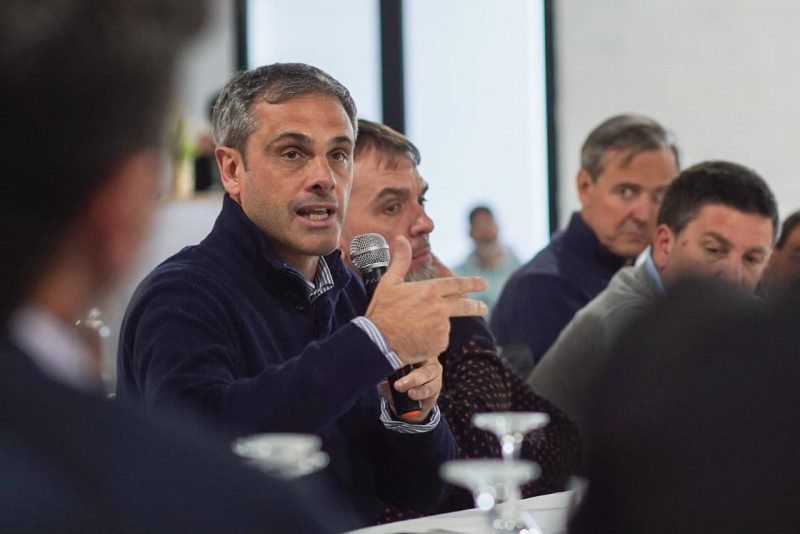 Michel y Bahl consiguieron el apoyo de los intendentes del PJ para encabezar las listas en octubre