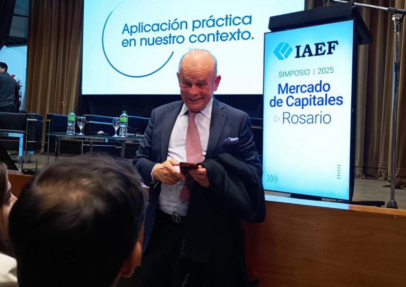 El consejo de un tributarista top: “el que tiene los dólares en el colchón que los tenga un tiempo más”