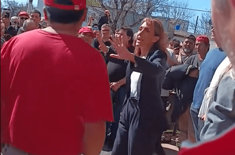 Arietto tuvo que huir de Vassalli después de hacerse la picante con trabajadores que no cobran desde junio