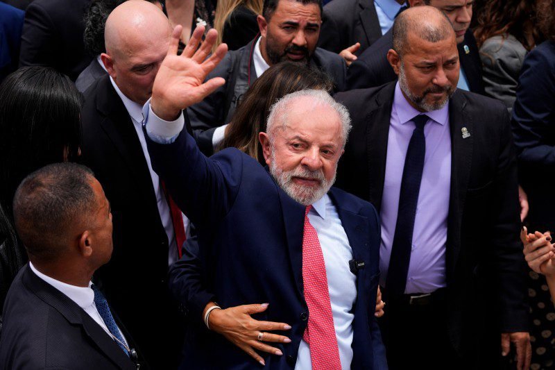 Lula estira la ventaja y queda a un punto de ganar en primera vuelta en Brasil